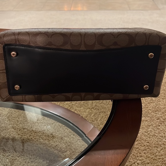 Coach medium size bag with large straps also. - Picture 4 of 4